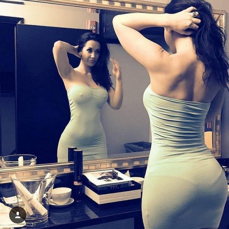 Jaden James in a tight -fitting dress