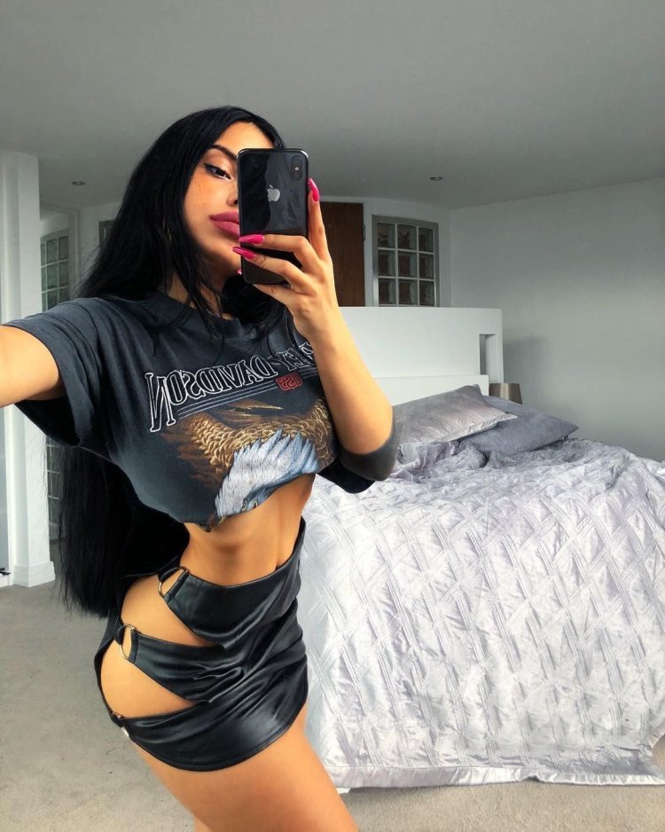 Gina Savage fashion model