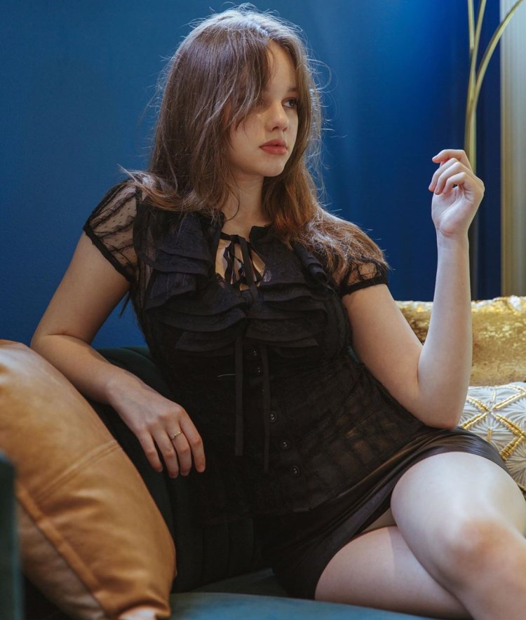 ISABELLA ARDLYY MODEL