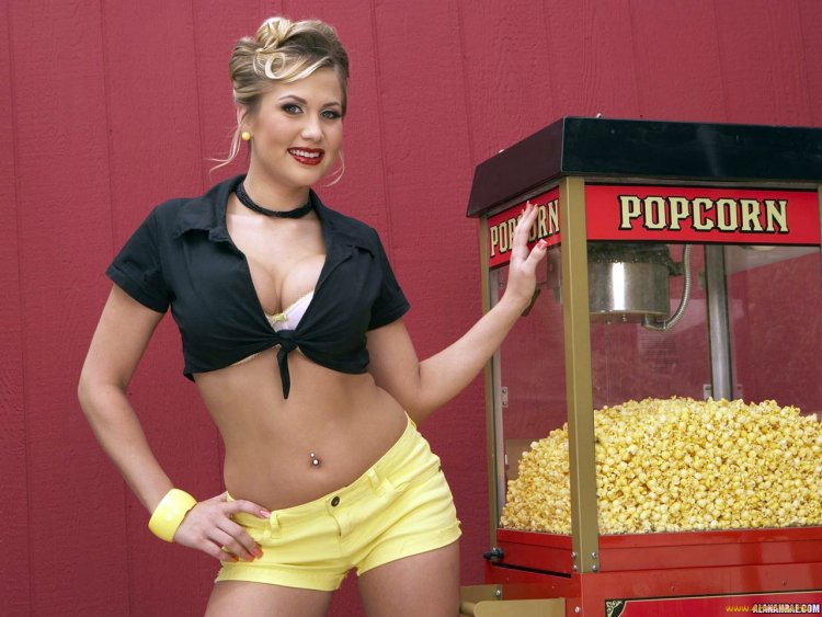 Alan Rei showed the ass