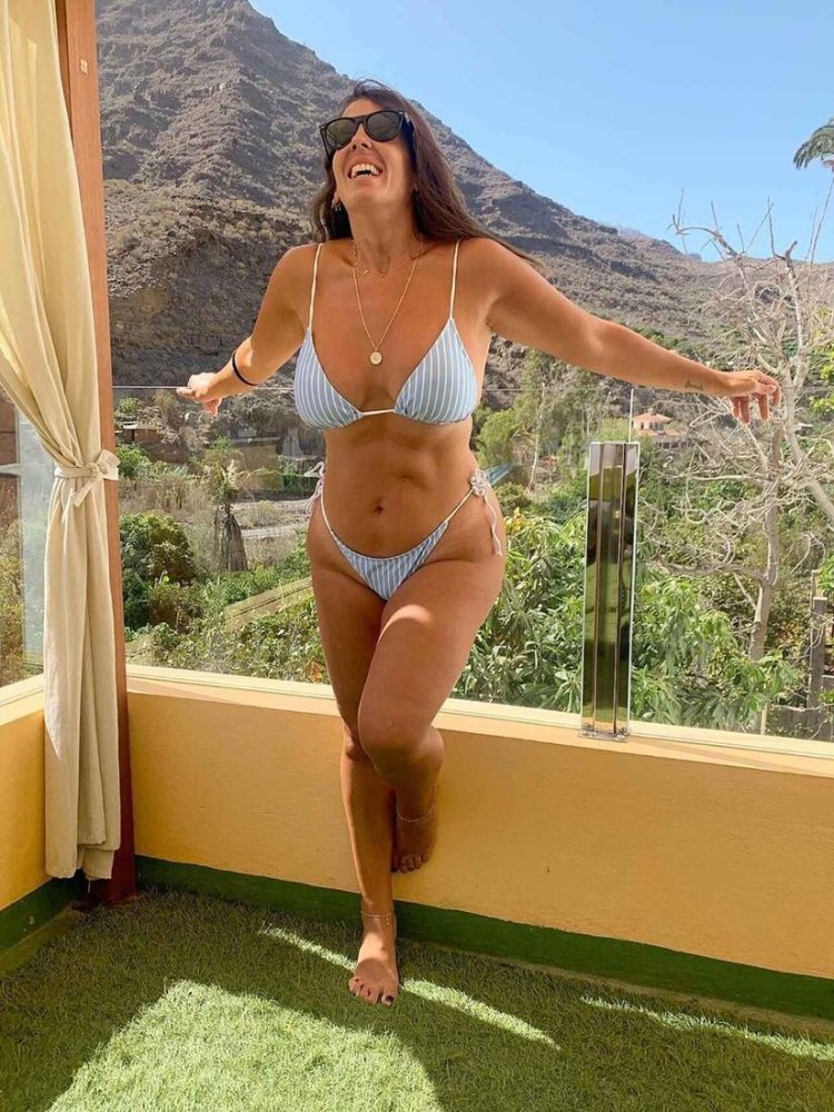 Anabel Sholei in a swimsuit