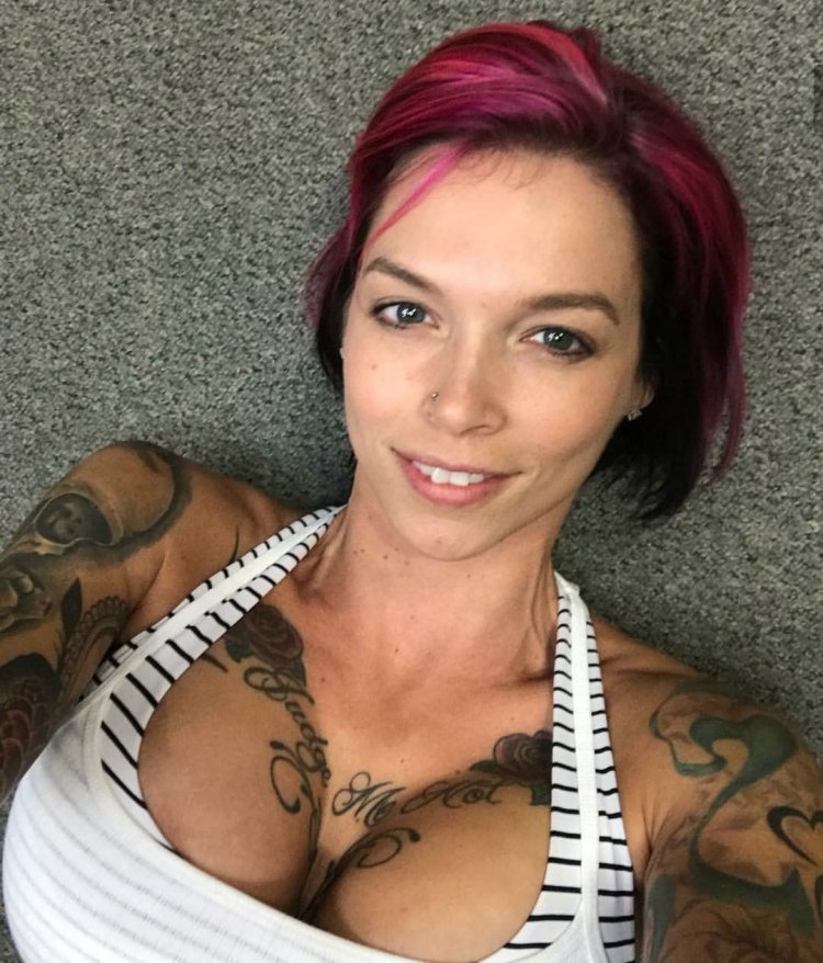 Anna Bell Pix Selfie 2020