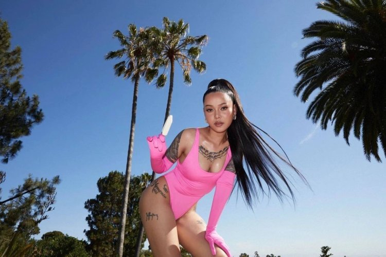 Super Freaky Girl Nicky Minaj