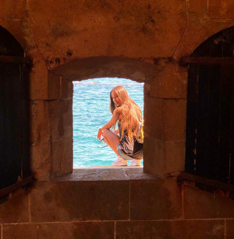 Nazeni Hovhannisyan Erotika