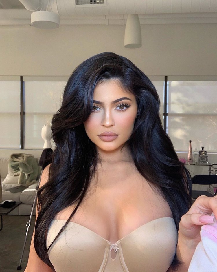 Kylie Jenner chest 2020