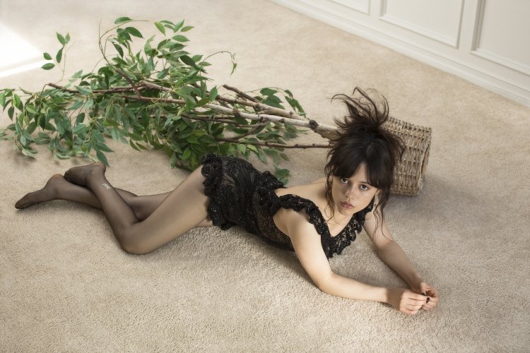 Jenna Ortega Wallpaper