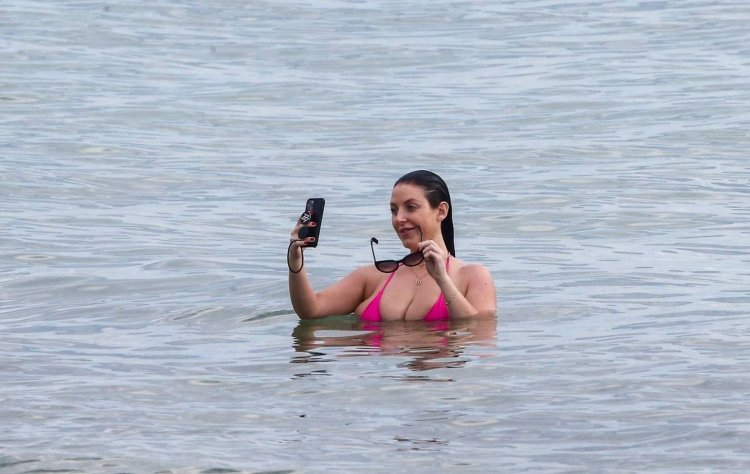 Angela White fucks on the beach