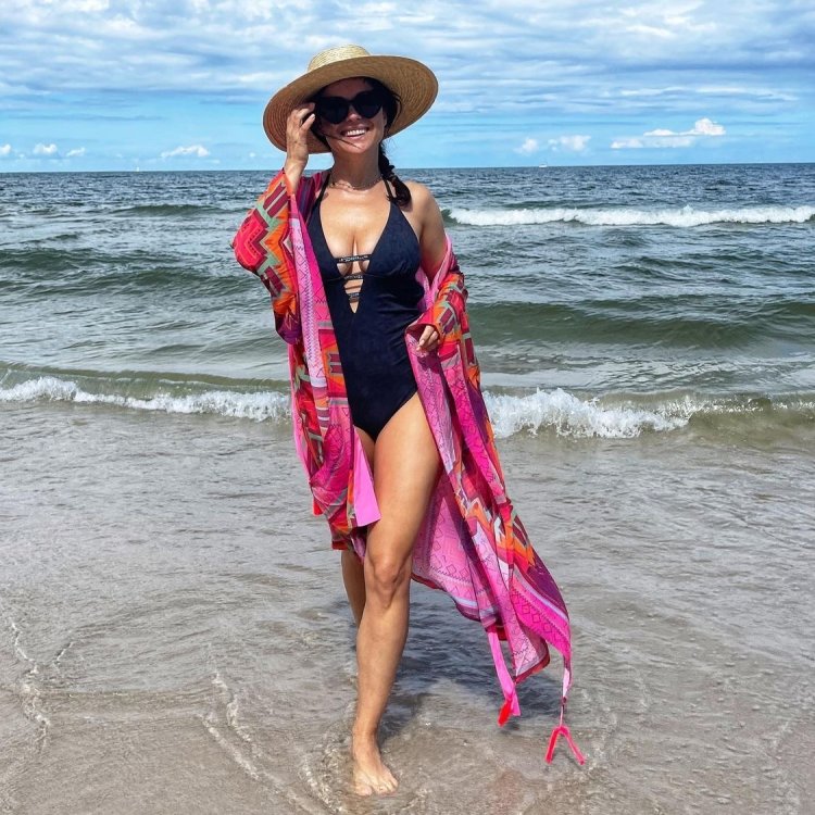 Katarzyna cichopek and swimsuit