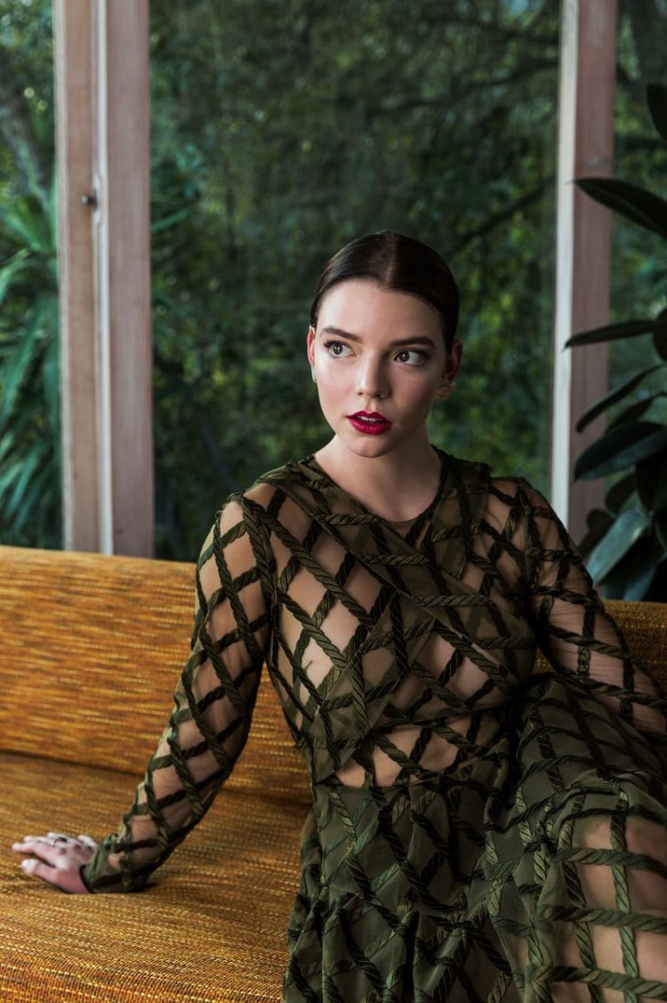Anya Taylor-th photo