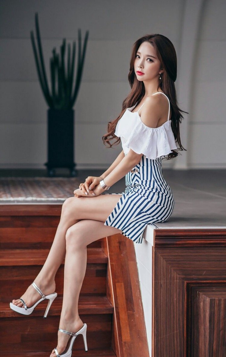 Park Soo Yeon legs