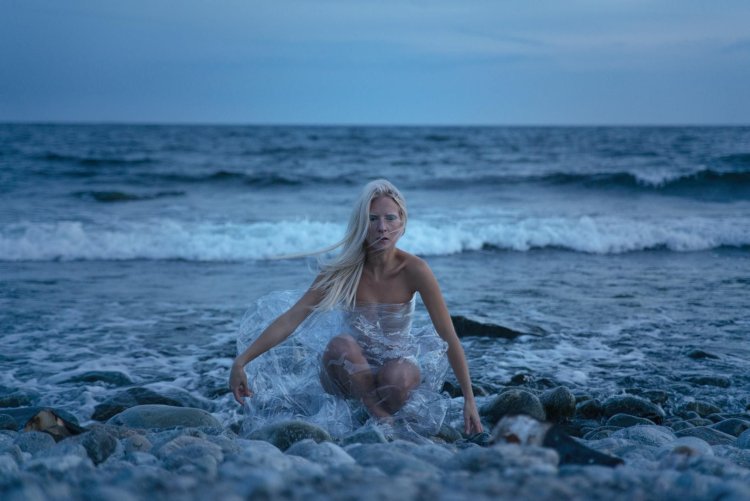 IAMAMIWHOAMI group