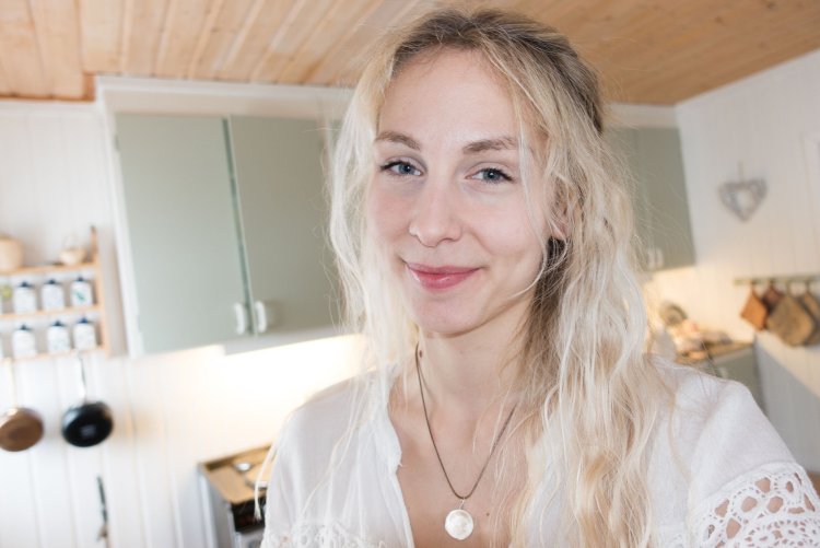 Jonna jinton hair color natural