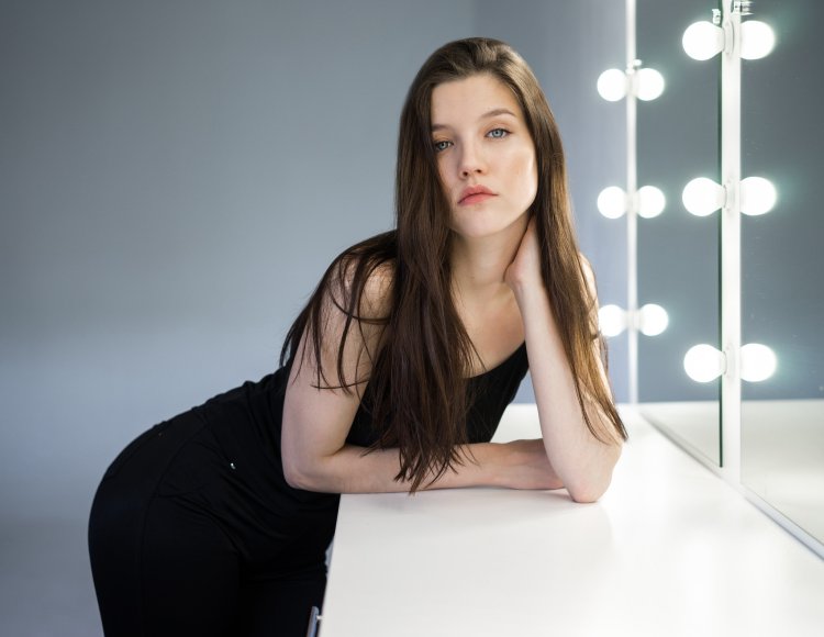 Photo shoot with long lamps