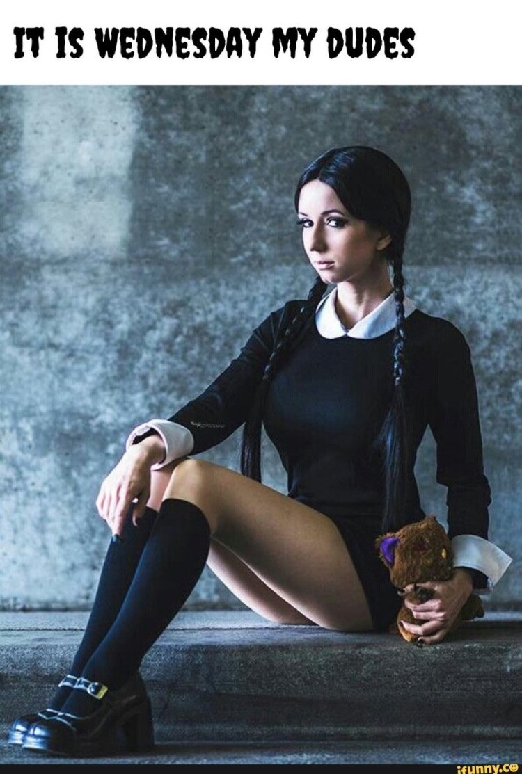 Wensdi Addams Cosplay