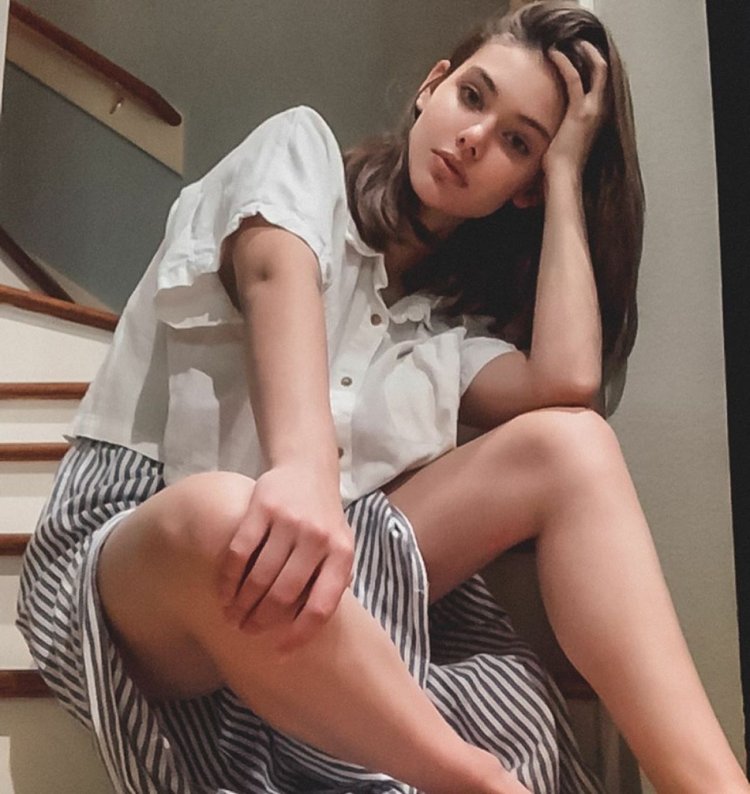 Laneya Grace 2020 legs