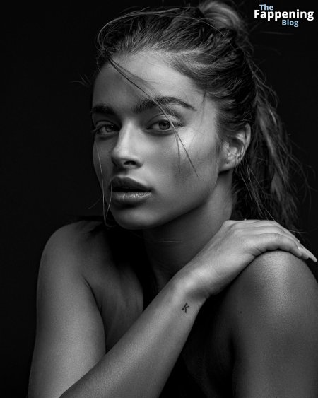 Noa Kirel to plastic