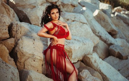 Yiyang Silvia Modest sectic photo sister