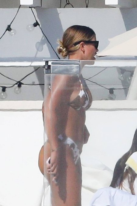 Sofia Richie Ero photo legs