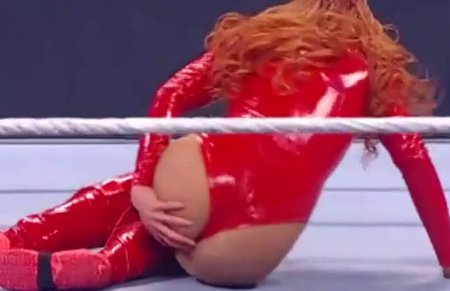 Becky Lynch spread her ass