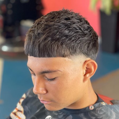 The hairstyle Edgar is elongated