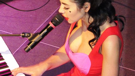 Marina Diamandis chest