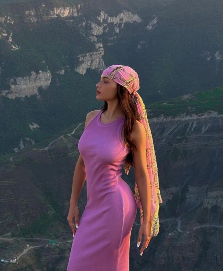 Valya Carnival Figure