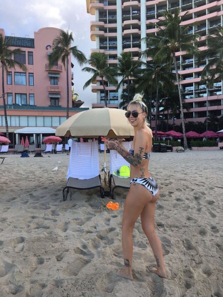 See and Save as "Debbies Sunday Stroll" - Nude