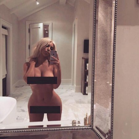 Selfy Kim Kardashian Topless