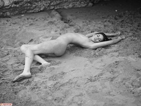 Pretext model+obscene nude