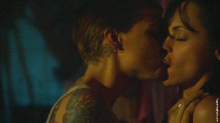 Ruby Rose kiss