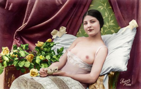 Naked women in Retro bed