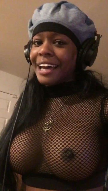 Azealia Banks breast
