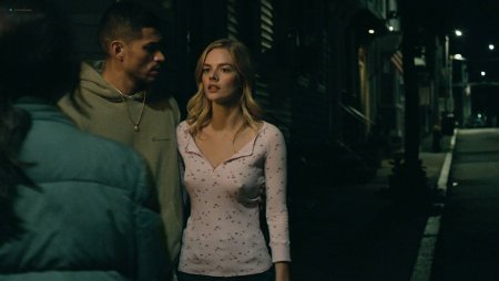 Samara Wiling hot plums