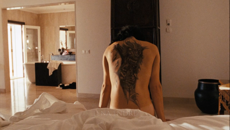 Numi Rapas naked back