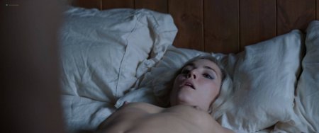 Numi raspas Secret 7 sisters bed scene