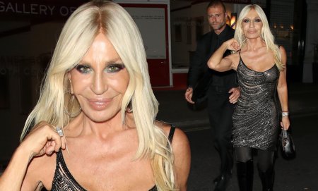 Donatella Versace to plastic