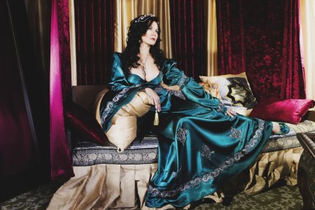 Throne Alexandra Anastasia Lisowska Sultan