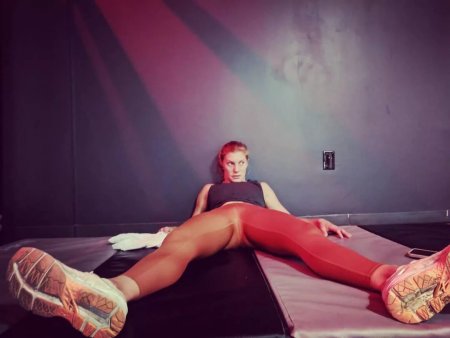 Katie Sakhoff Hot photo