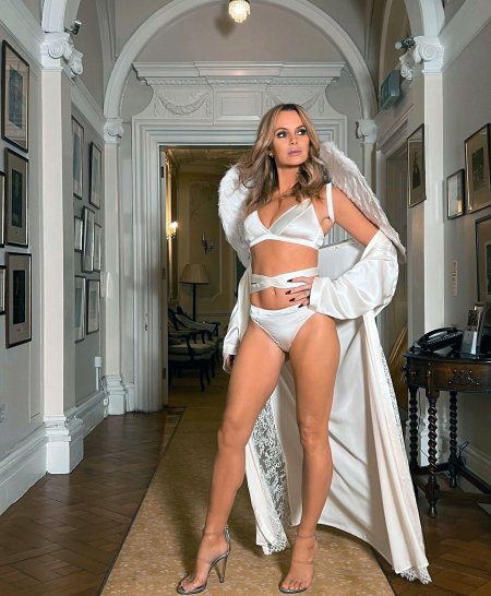 Amanda Holden Topless