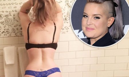 Kelly Osborne 2022 in a swimsuit