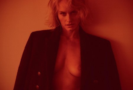 Photo by Amber Valletta Naked