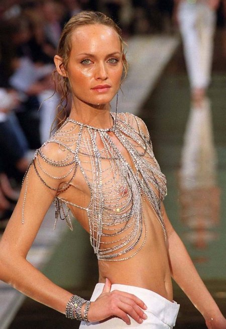 Amber Valletta photo naked