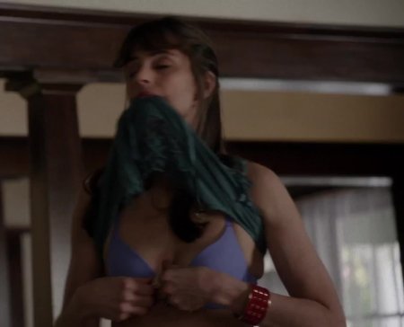 Amanda Ruder is naked