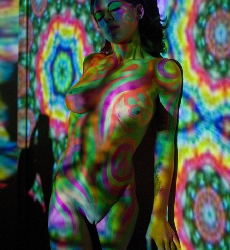 Photo shoot nude in paint