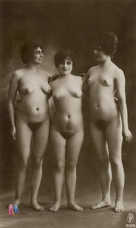 Naked women before the revolution