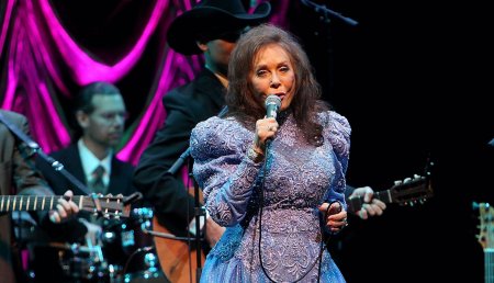 Loretta Lynn 90