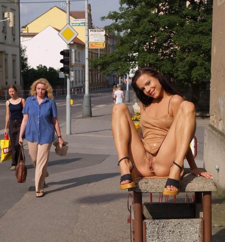 Girls show vagina on the street