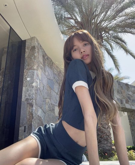 Rose Black Pink 2023