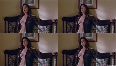 Jennifer Connelli in Ero's youth