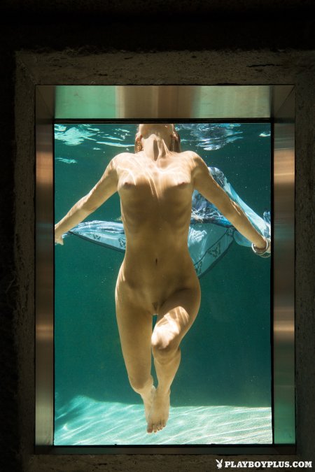 Porno woman aquarium